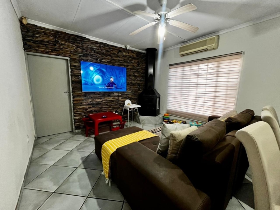 3 Bedroom Property for Sale in Safari Gardens North West